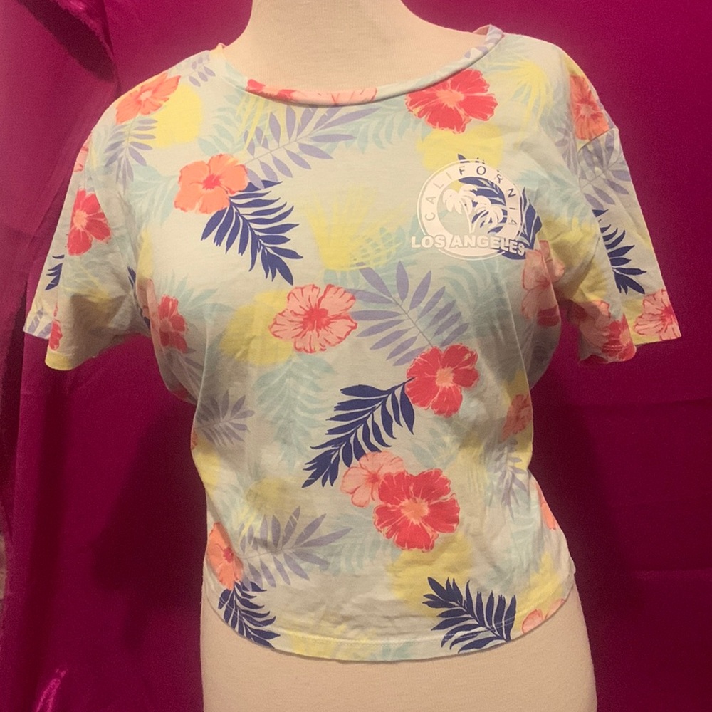Los Angeles California floral crop T size M